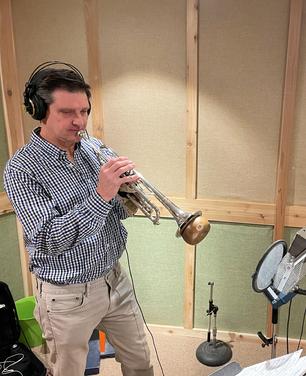 Trumpeter Mark Olen playing on Frank Lamphere's original song Think Happy at a "Now, THAT'S Amore" recording session