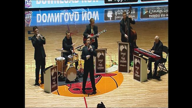 Chicago Big Band singer Frank Lamphere at United Center